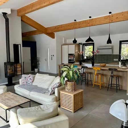 Architect-designed 150 M2 Villa *